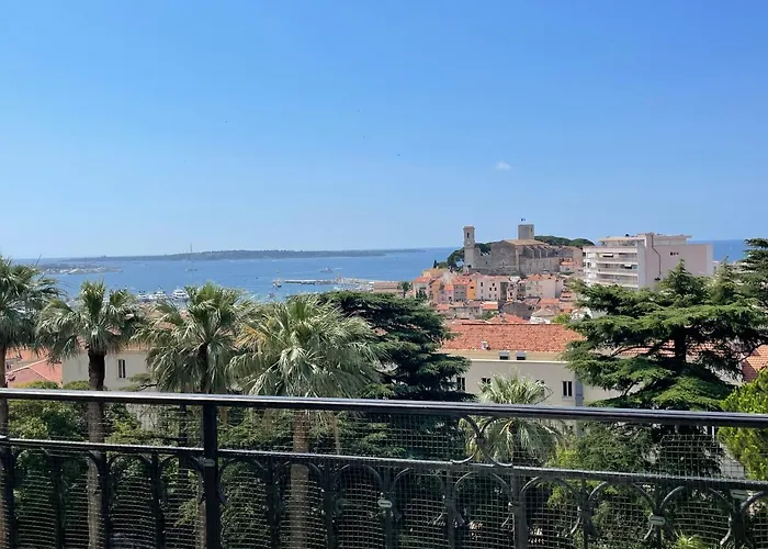 Newly Renovated! Harbour View On Balcony Terrace