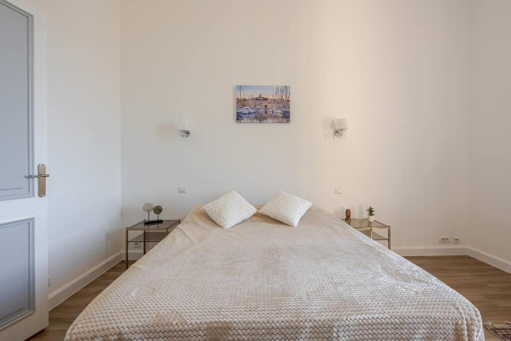 Newly Renovated! Harbour View On Balcony Terrace Apartment *