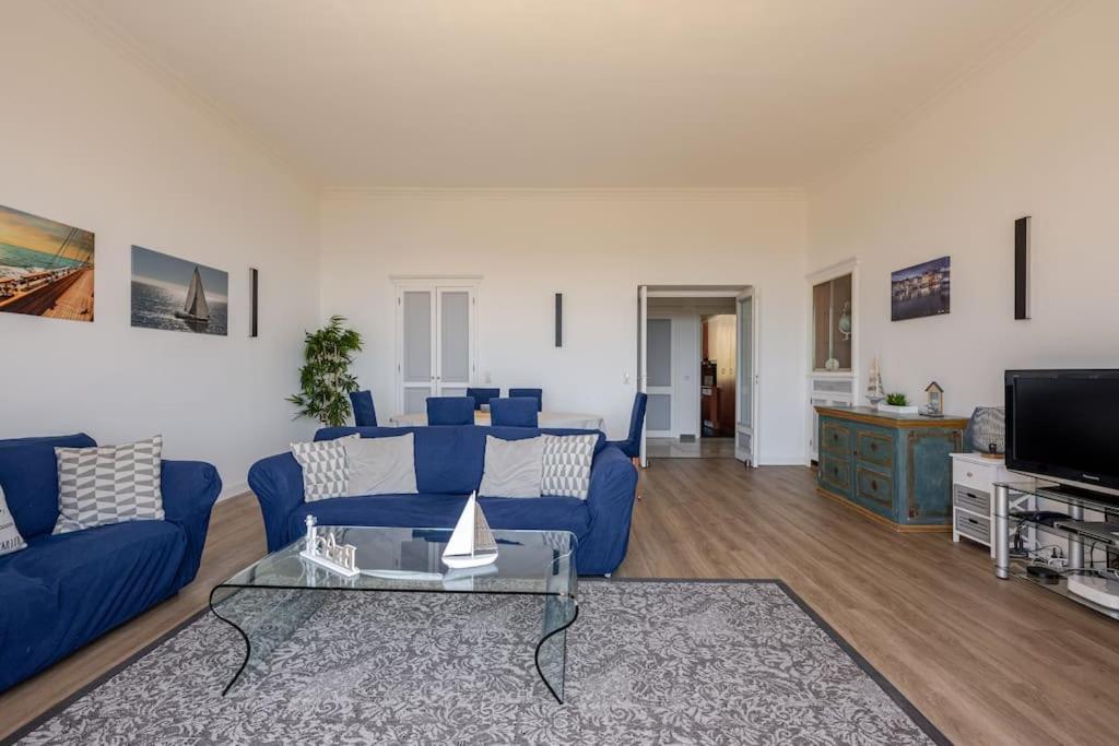 Newly Renovated! Harbour View On Balcony Terrace Apartment *