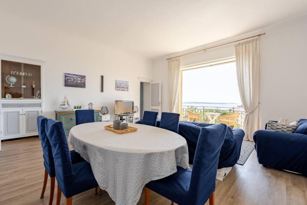 Newly Renovated! Harbour View On Balcony Terrace Apartment